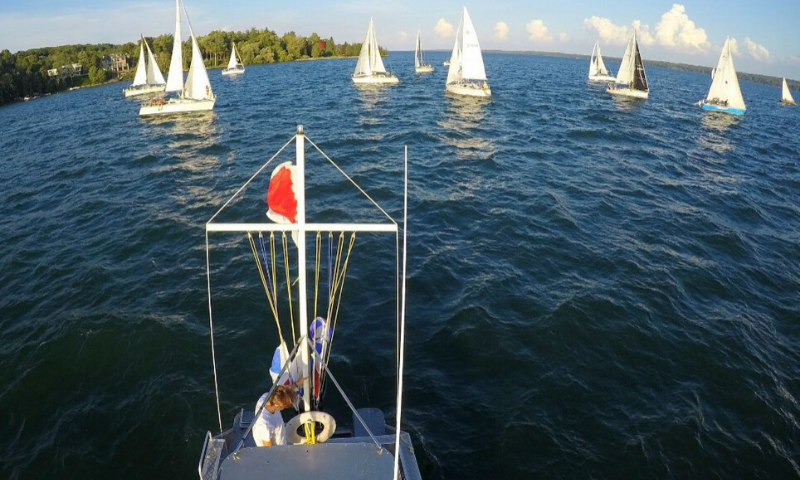 2 sailboats launching at the Barrie Yacht Club